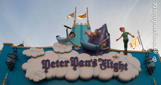 Spettacolo, sogni e tanta allegria: ecco il #MagicKingdom, uno dei quattro parchi di #Disneyland a #Orlando. Tantissima gente con la stessa identica voglia di fermare il tempo e i ricordi