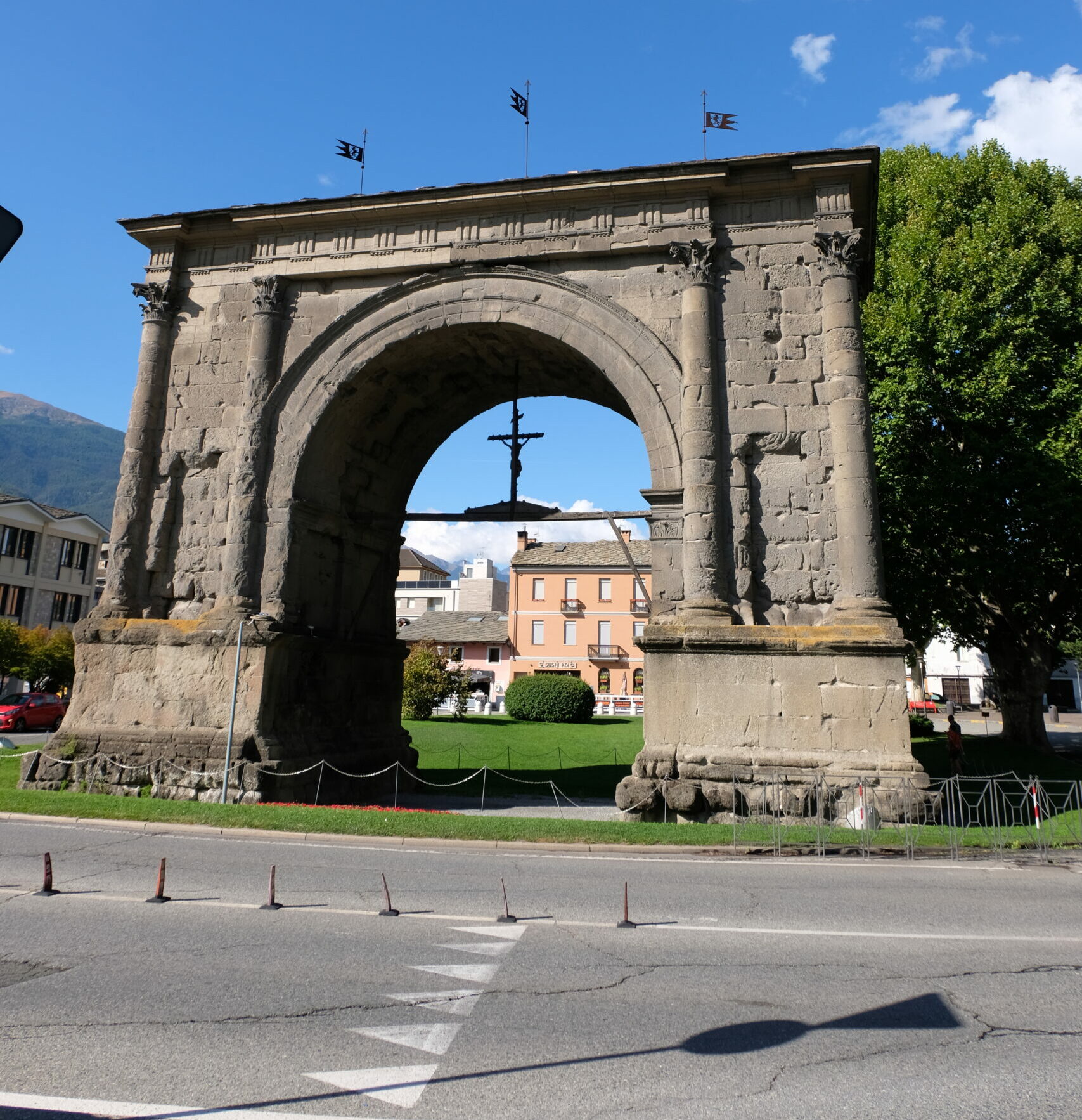 8 cose da vedere ad Aosta - Arco di Augusto